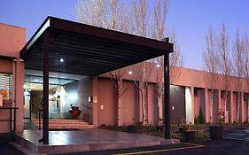 Q'S Evander Hotel & Apartments